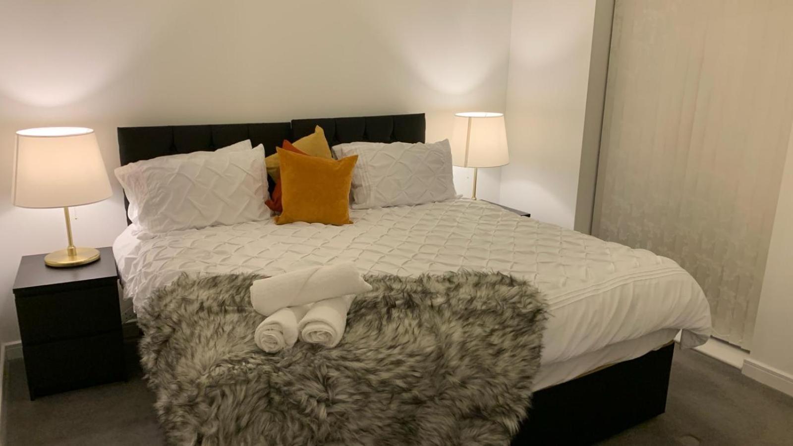 Luxury 3 Bed With Multiple Free Parking Bays Early Check-in Late Check- Out Allowed Holiday home West Thurrock