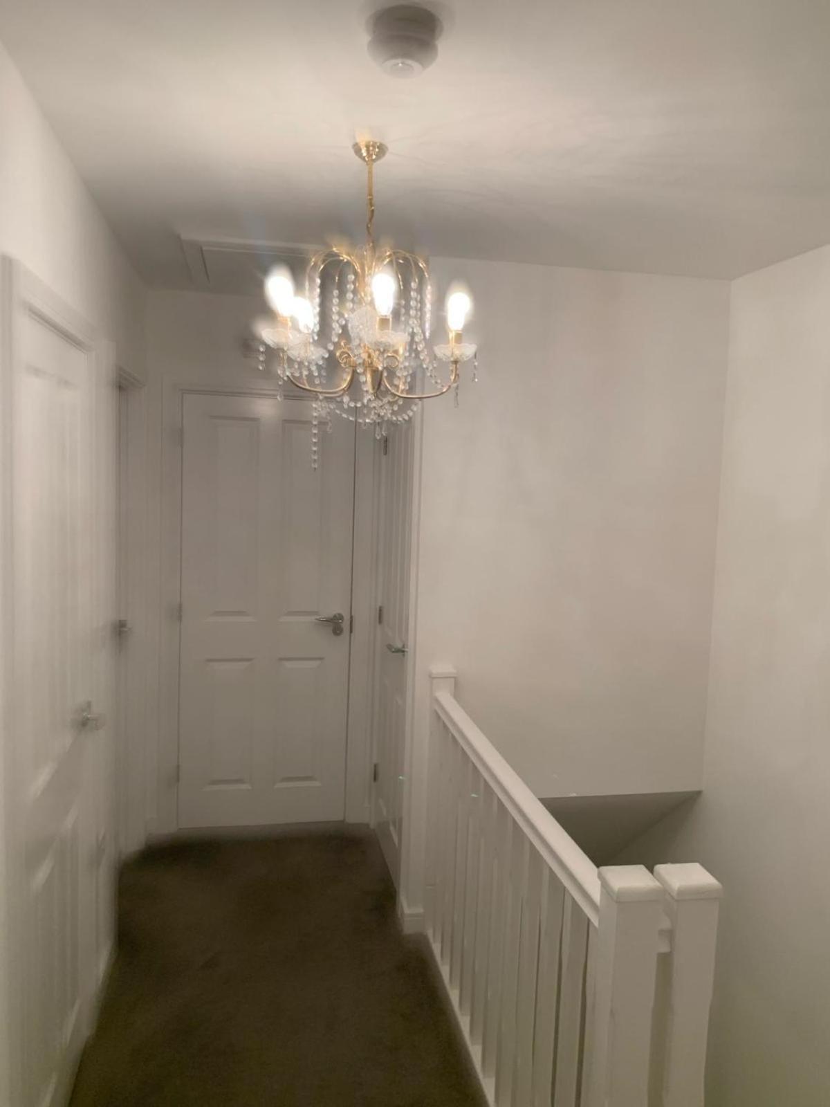 Luxury 3 Bed With Multiple Free Parking Bays Early Check-in Late Check- Out Allowed *
