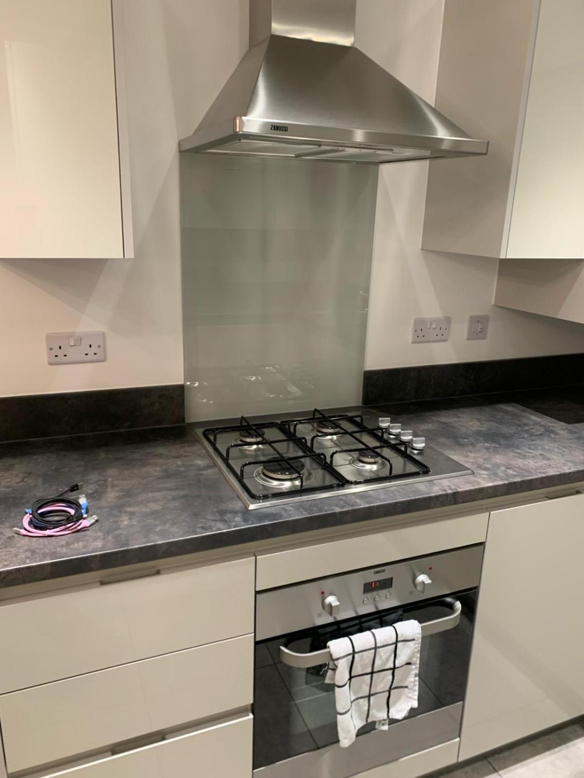 Holiday home Luxury 3 Bed With Multiple Free Parking Bays Early Check-in Late Check- Out Allowed West Thurrock