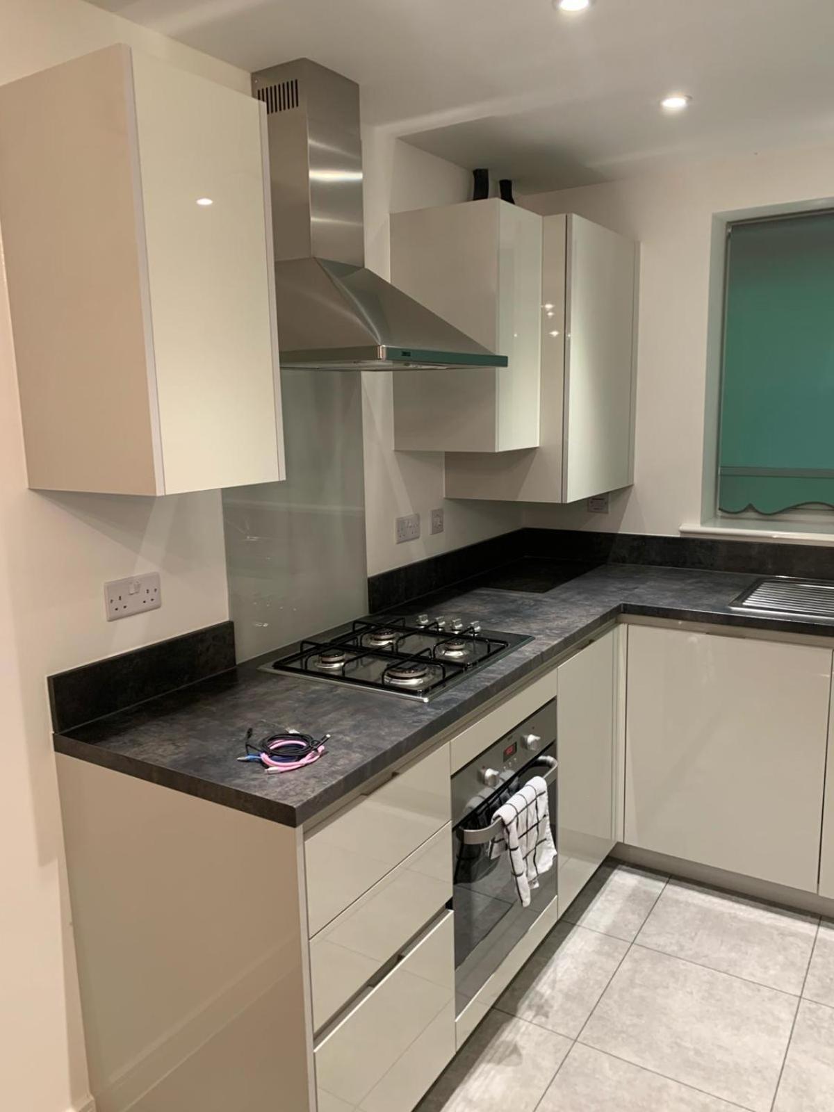 Luxury 3 Bed With Multiple Free Parking Bays Early Check-in Late Check- Out Allowed * West Thurrock