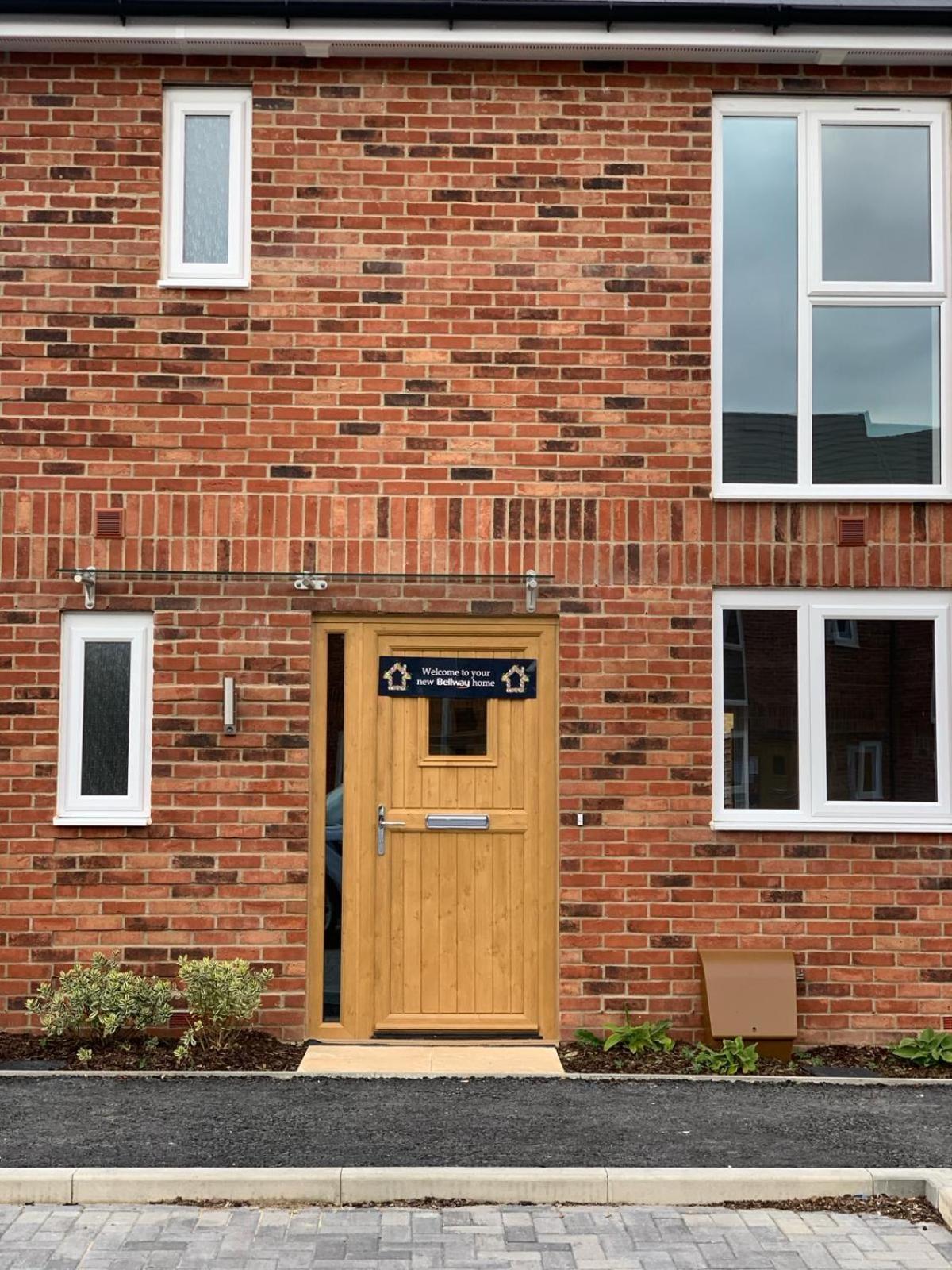 Luxury 3 Bed With Multiple Free Parking Bays Early Check-in Late Check- Out Allowed *